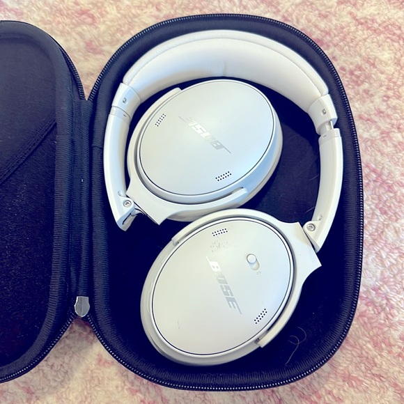 Bose Quiet Comfort Wireless Bluetooth Noise Canceling Over Ear Headphones White - Picture 2 of 5